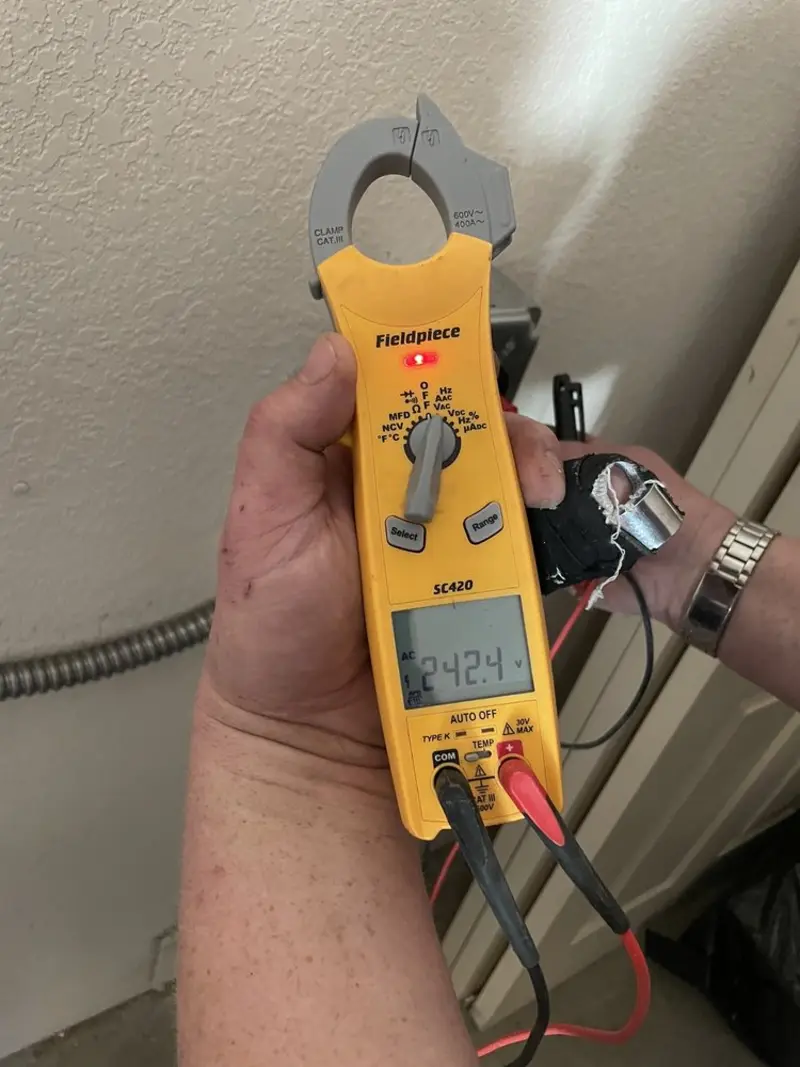 Voltage testing with clamp meter during Aluminum Wiring Replacement in Milan